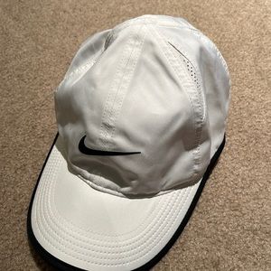 Nike womens featherlight dri-fit hat